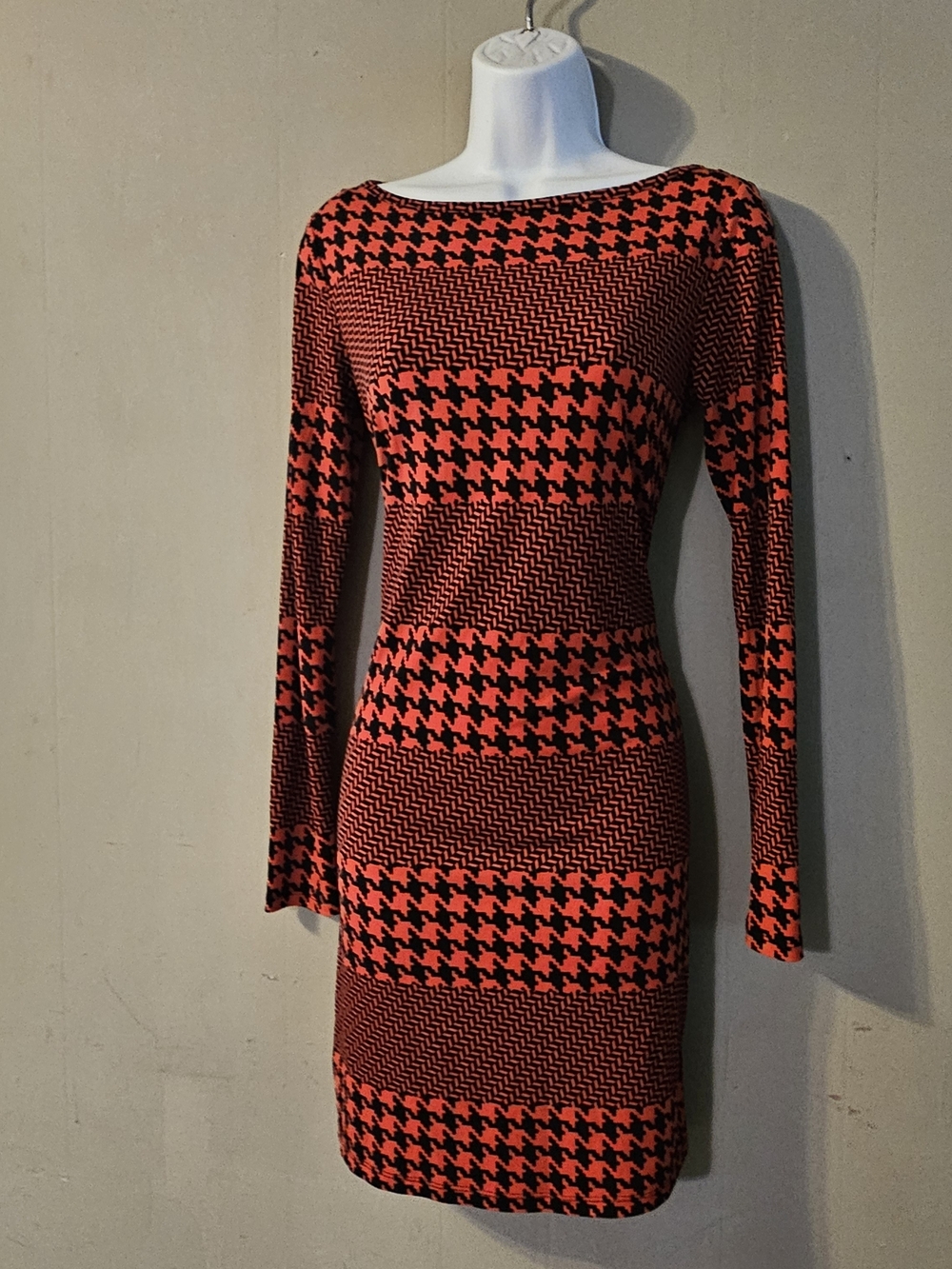 Red and Black Houndstooth Long-Sleeve Bodycon Dress